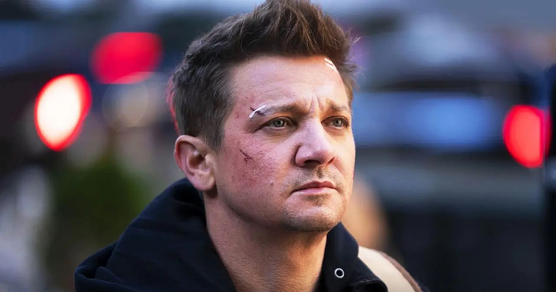 Jeremy Renner ประสบอุบัติเหตุขณะไถหิมะ อาการอยู่ในขั้นวิกฤติแต่ยังทรงตัว